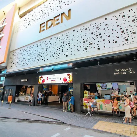 Designer 60 Seconds To The Free Parking Сент Джулианс