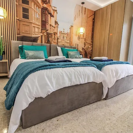 Designer 60 Seconds To The Free Parking * Сент Джулианс