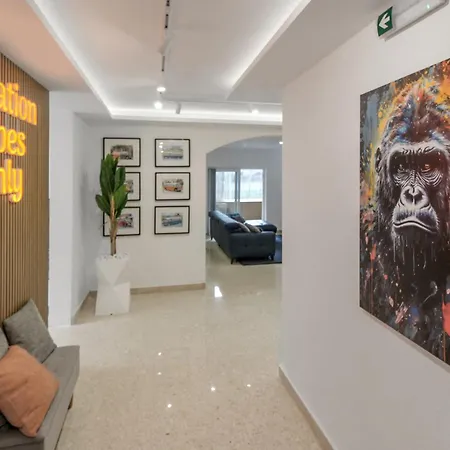 Designer - 60 Seconds To The I Free Parking! *