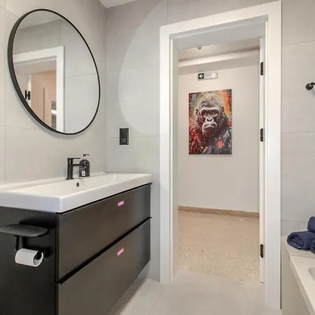 Designer 60 Seconds To The Free Parking San Ġiljan