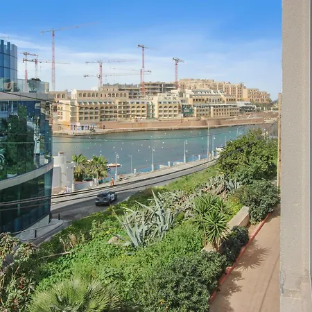 Apartment Designer - 60 Seconds To The I Free Parking!