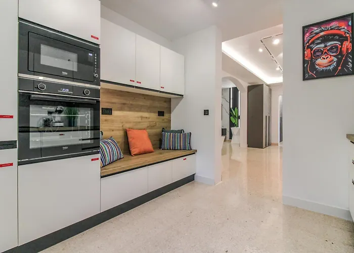 Designer 60 Seconds To The Free Parking Saint Julian's